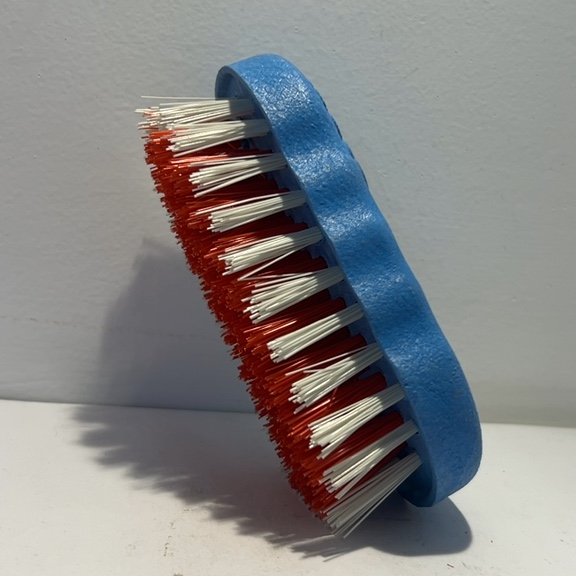 ESCOVA OVAL PLÁSTICA